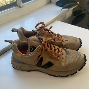 Veja Dekkan Size 8 39